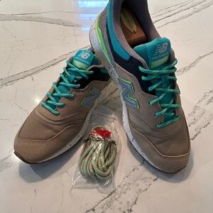 New Balance Lifestyle Sneakers – Tan / Teal – Men’s 9